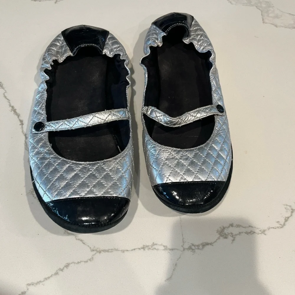 Elegant Silver and Black Women's Ballet Flats size 9